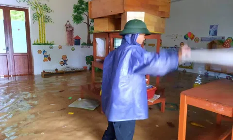 Nghệ An: Mưa ngập sâu, hơn 300 trường cho học sinh nghỉ học
