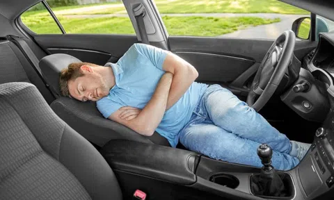 Cảnh báo nguy hiểm khi ngủ trong ô tô bật điều hòa đóng kín cửa để tránh nóng